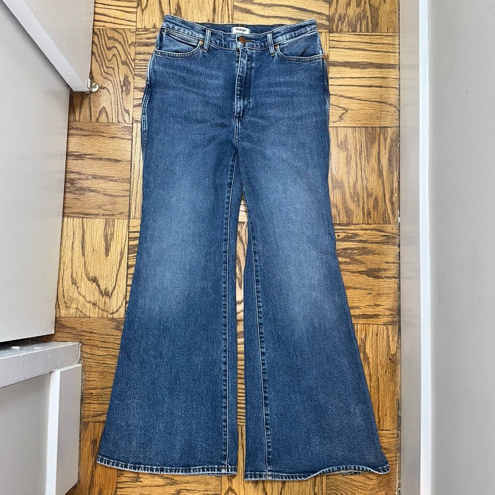 Wrangler Wanderer 622 High Rise flares, Size 29